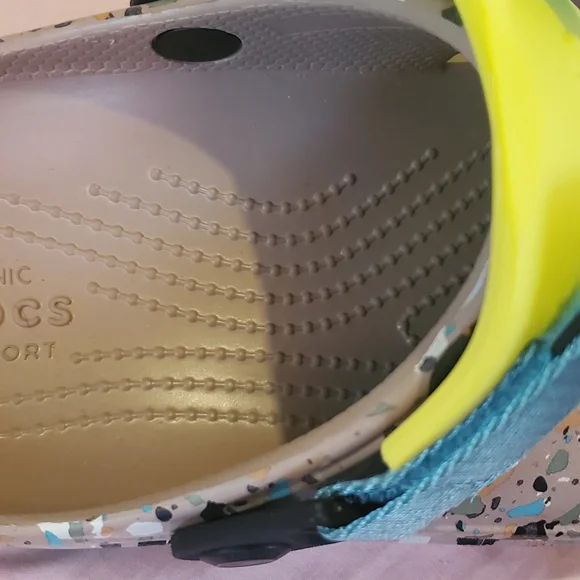 Iconic Comfort CROCS Womens Size 6 / 7 With Sporty Velcro Strap & Jibitz - Picture 3 of 5